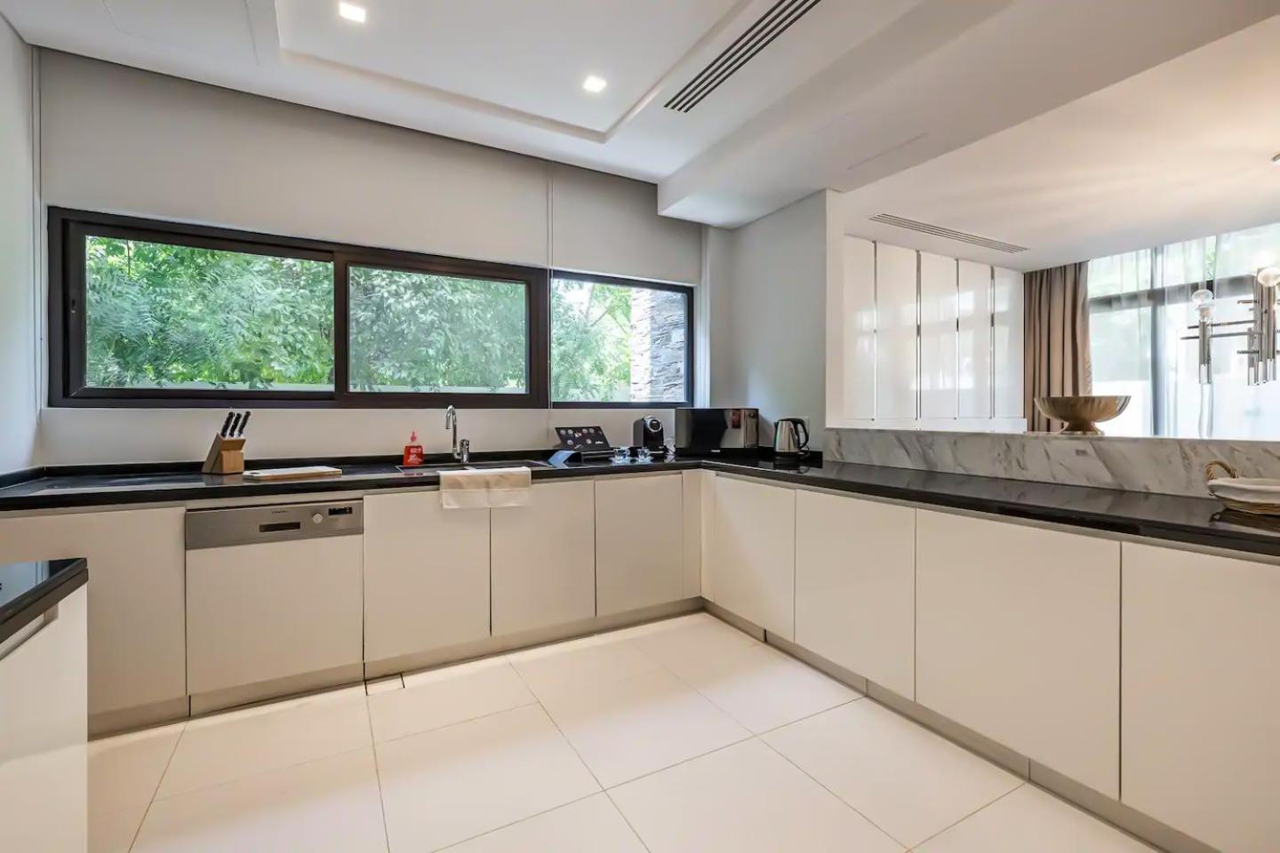 Villa Damac Paramount Picadilly 5br Wmaids *